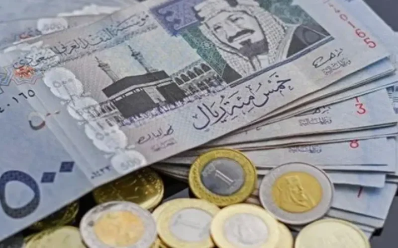 سعر الريال السعودي مقابل الجنيه المصري اليوم الجمعة 12 ديسمبر 2025: تحديثات السوق وتأثيرها على التحويلات المالية
